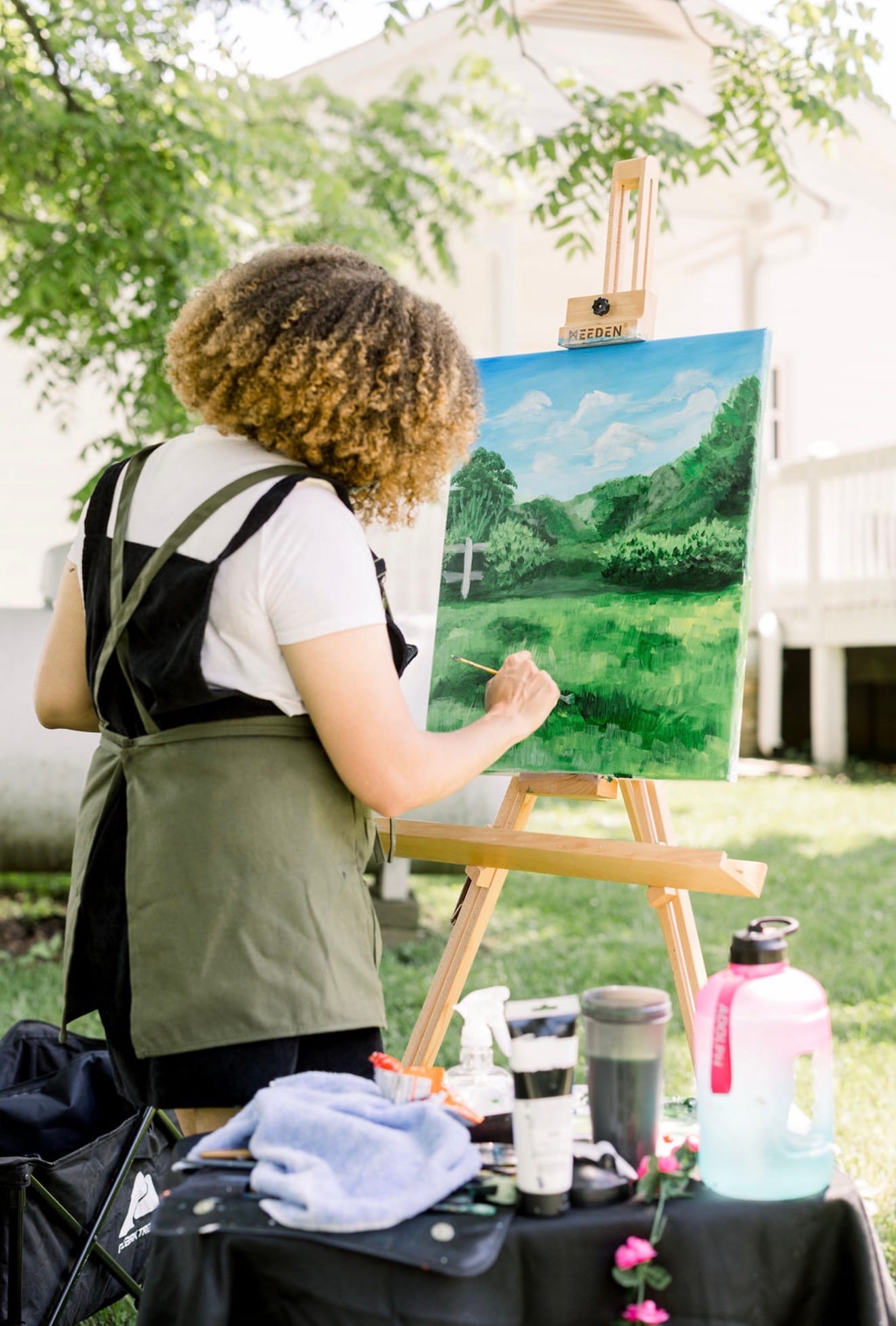 A finished live painting of a fountain at a daytime outdoor event